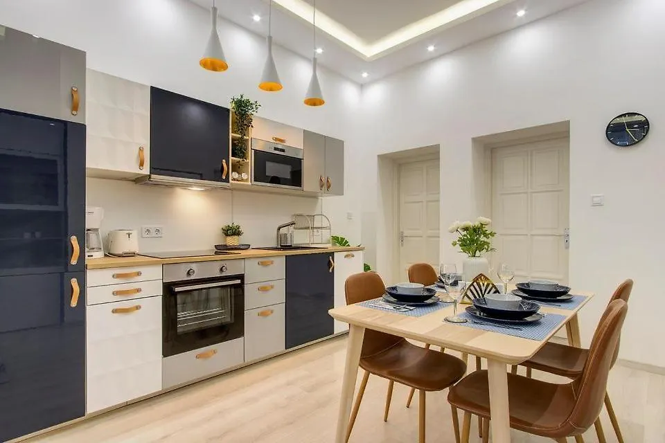 Apartment Emerald Residency 4Br-2Ba