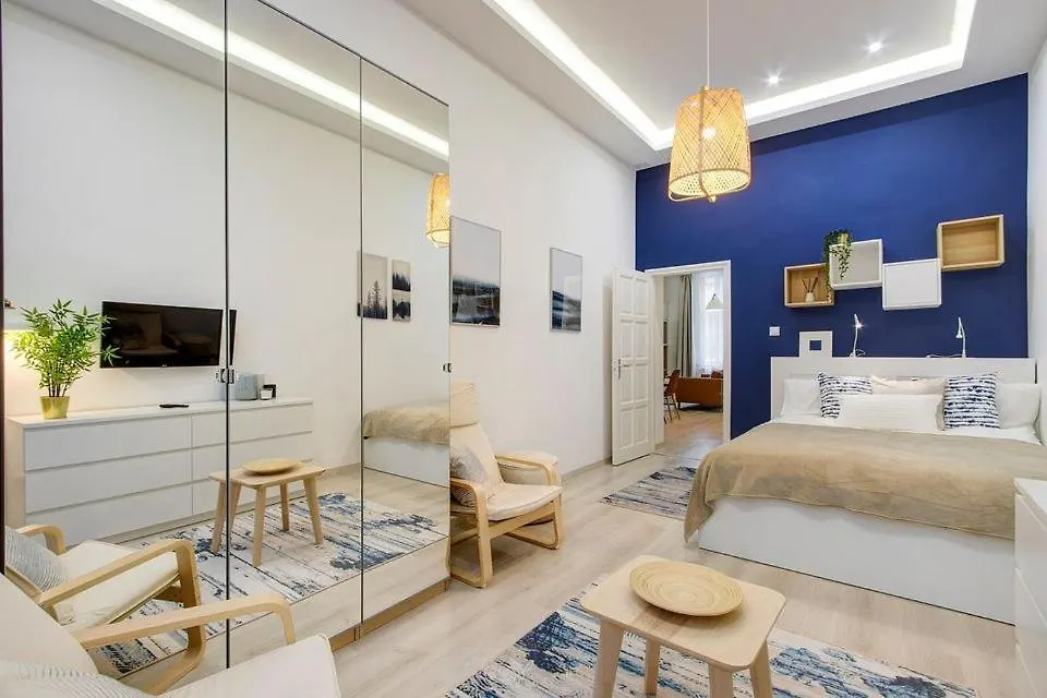 Emerald Residency 4Br-2Ba 0*, Budapest