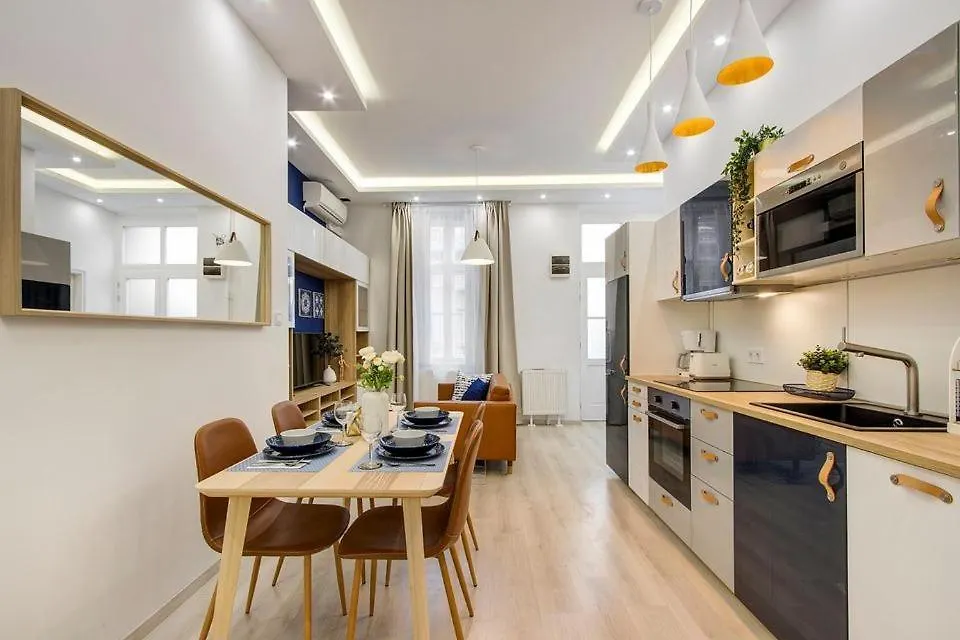 Emerald Residency 4Br-2Ba Apartment Budapest