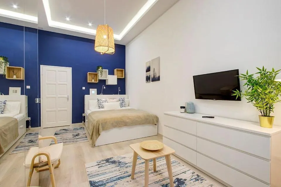 Emerald Residency 4Br-2Ba 0*, Budapest Hungary