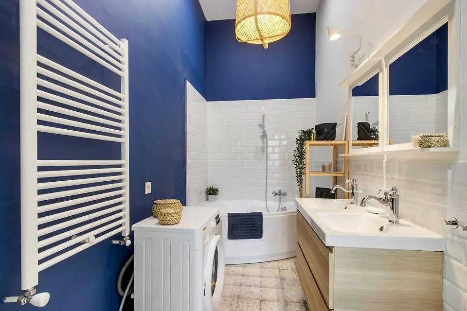 Emerald Residency 4Br-2Ba 0*, Budapest Hungary