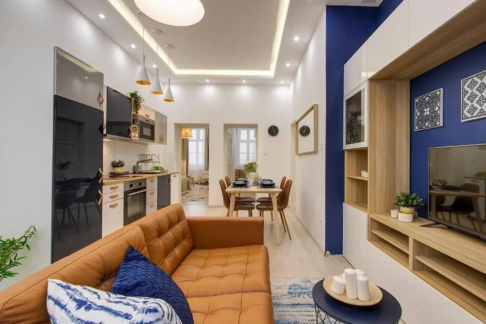 Emerald Residency 4Br-2Ba